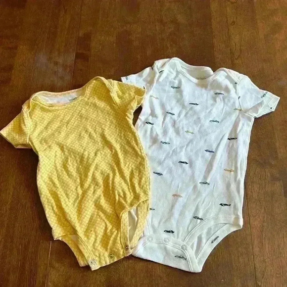 Carters 24m onesies  set - Picture 1 of 1